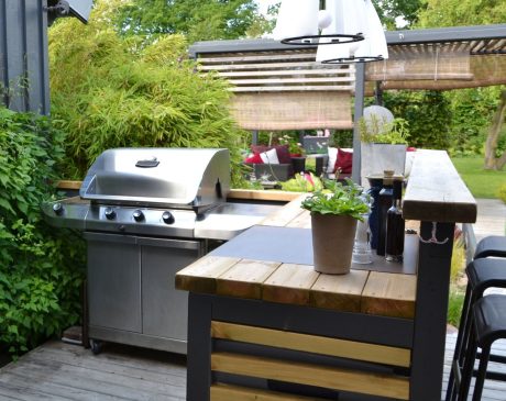 Outdoor Bar and Grill