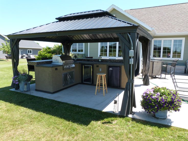 Outdoor Bar with Pergola