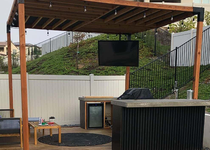 TV-Themed BBQ Area