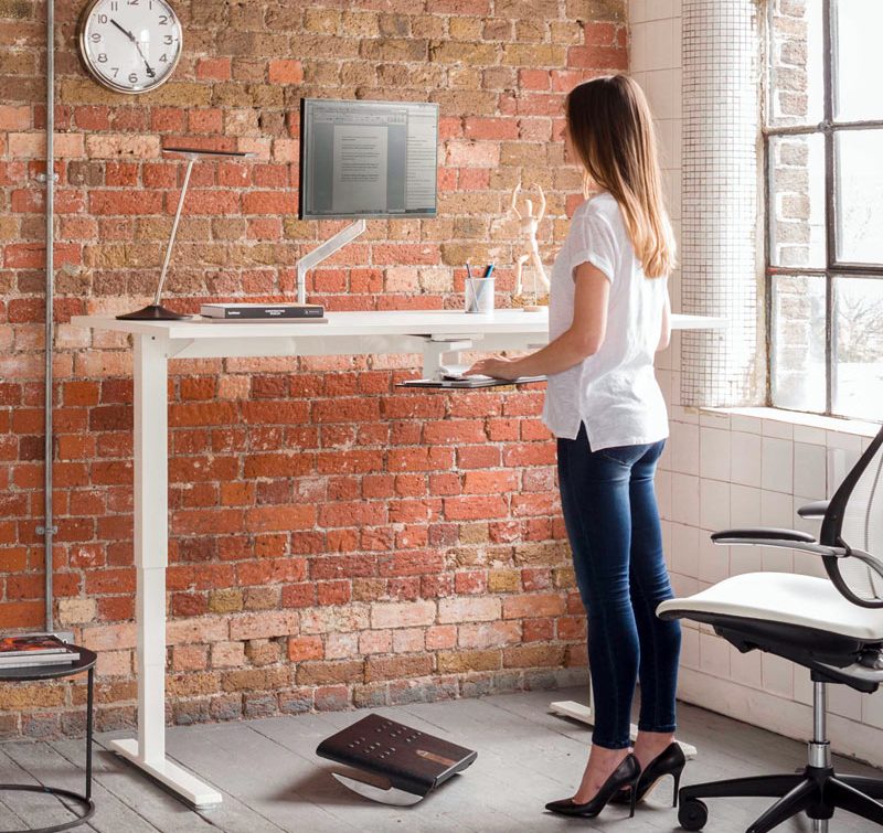 The Height-Adjustable Floating Desk