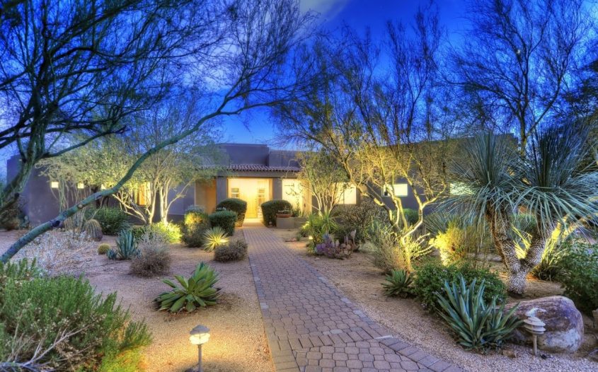 22 Inexpensive Desert Landscaping Ideas